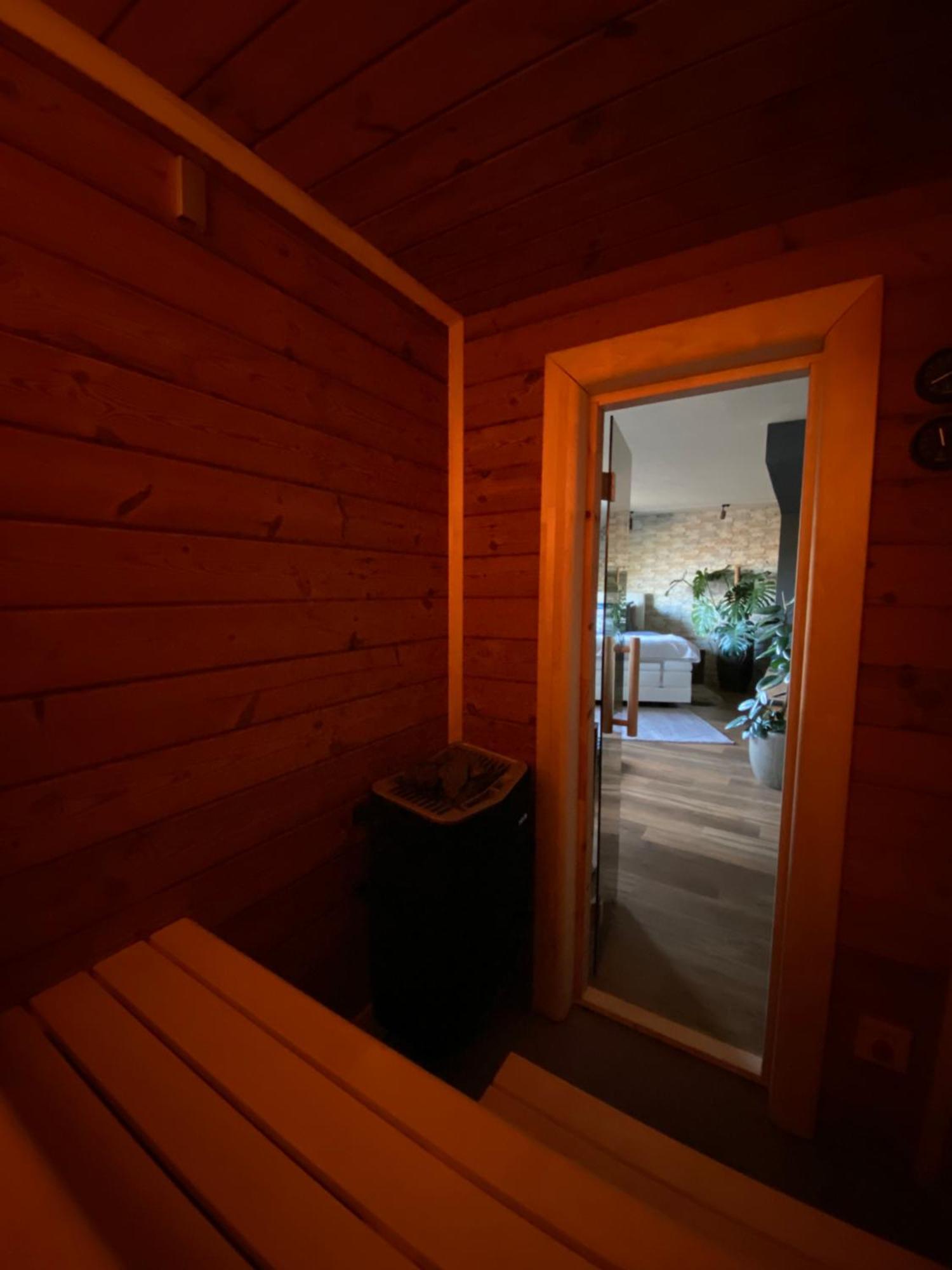 Private Wellness Mit Whirlpool *